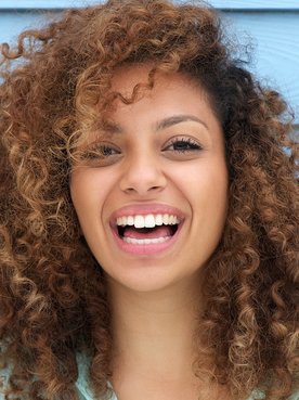 Como escolher o shampoo e condicionador ideal para cabelos cacheados