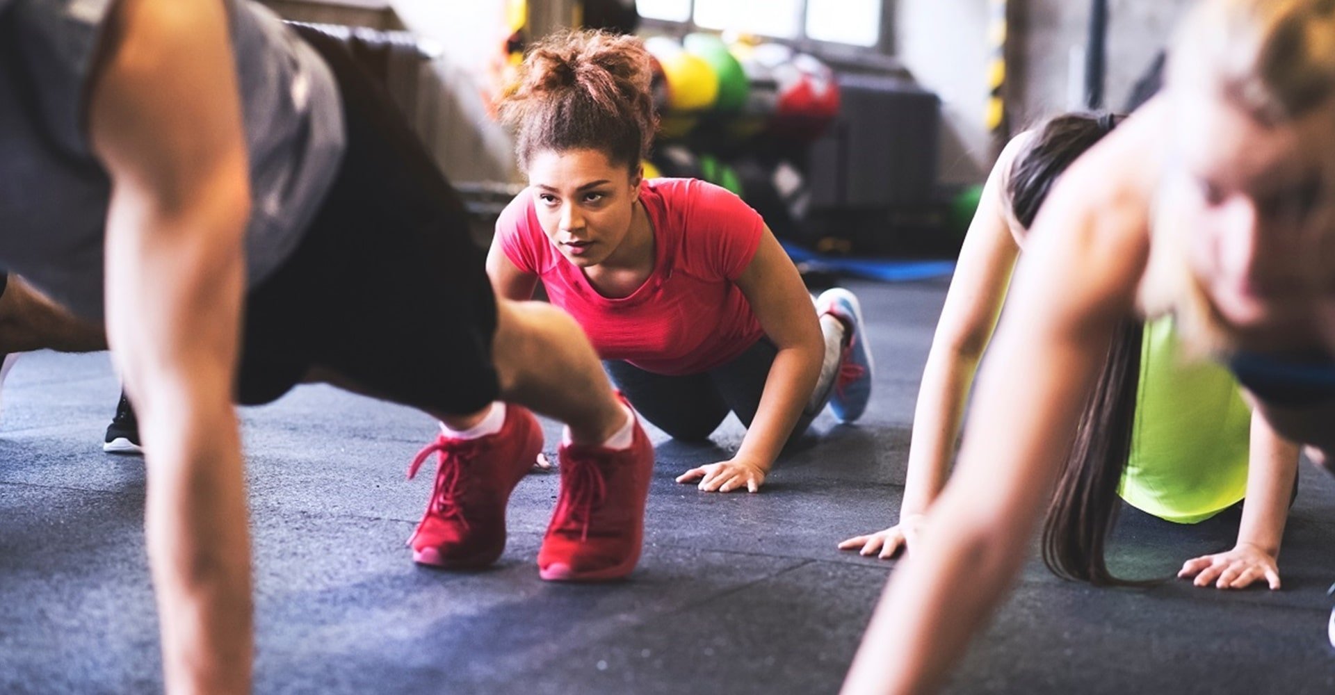 Skincare e esportes: como cuidar da pele enquanto movimenta o corpo