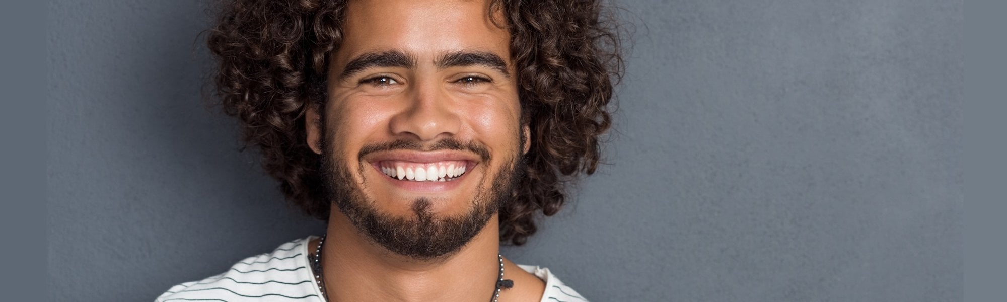 Cabelo cacheado masculino