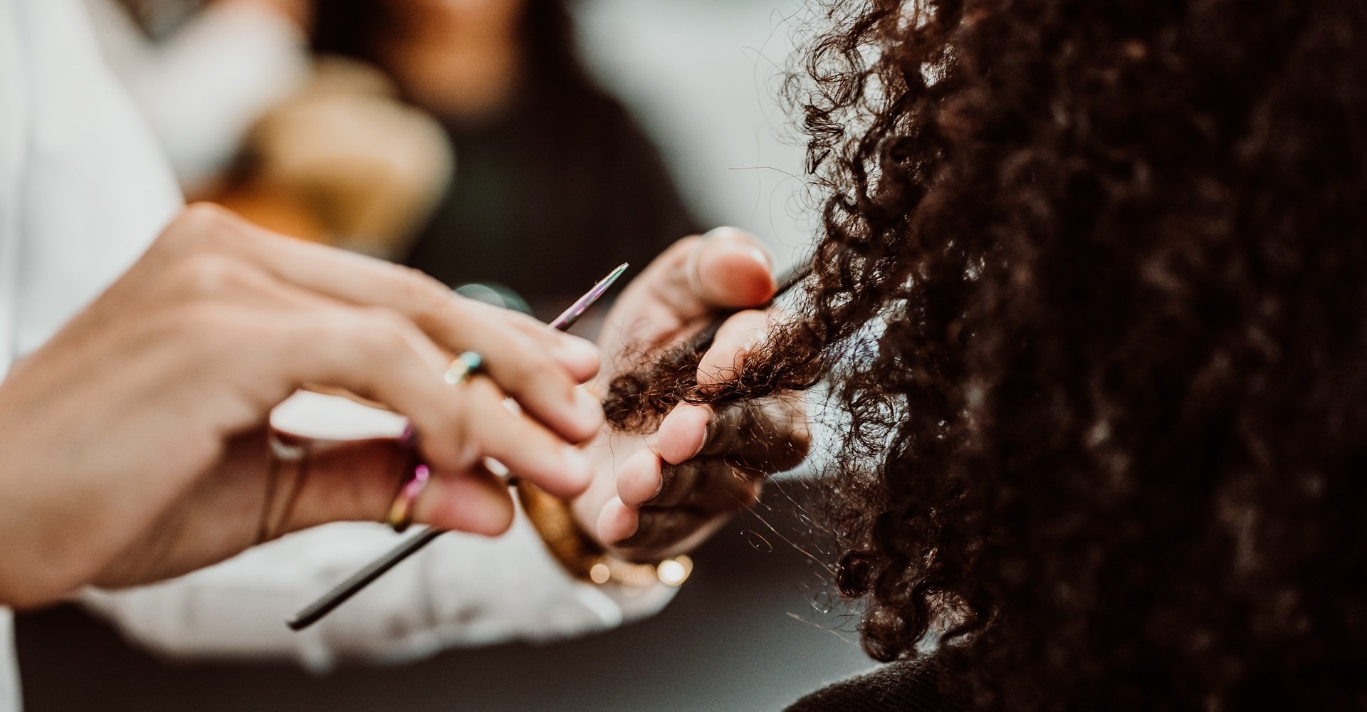 Cabelo curto cacheado