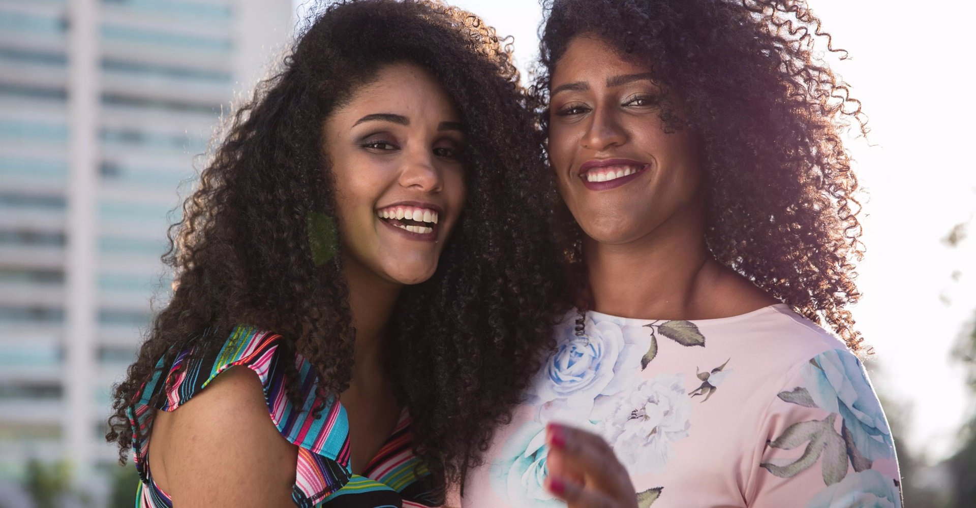 Como fazer o cabelo cacheado crescer? Confira dicas