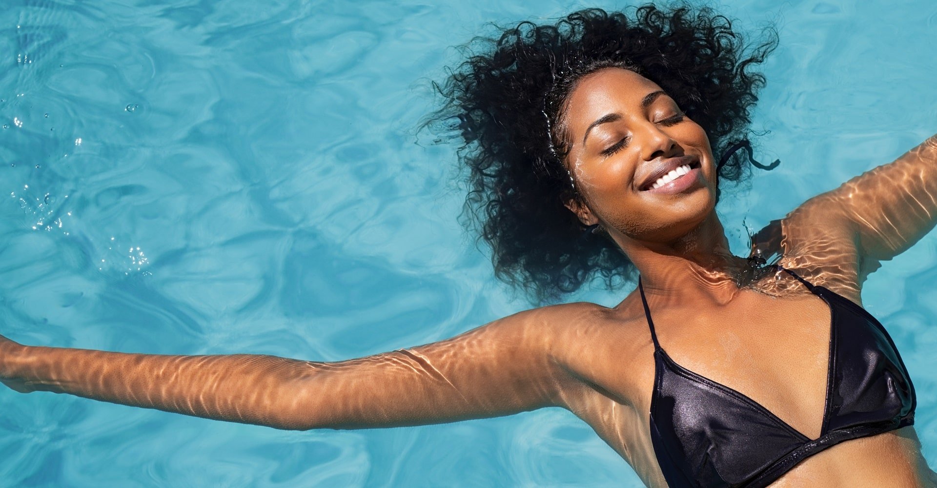 5 dicas para manter os cachos bonitos no verão