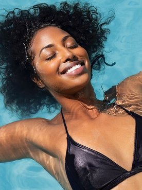 5 dicas para manter os cachos bonitos no verão