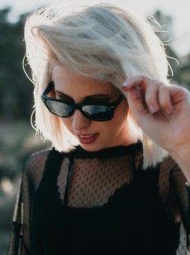 Cabelo platinado: o que é, como chegar nessa cor e como cuidar