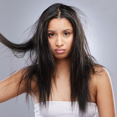 Cabelo cacheado: como definir os cachos, cuidados e penteados