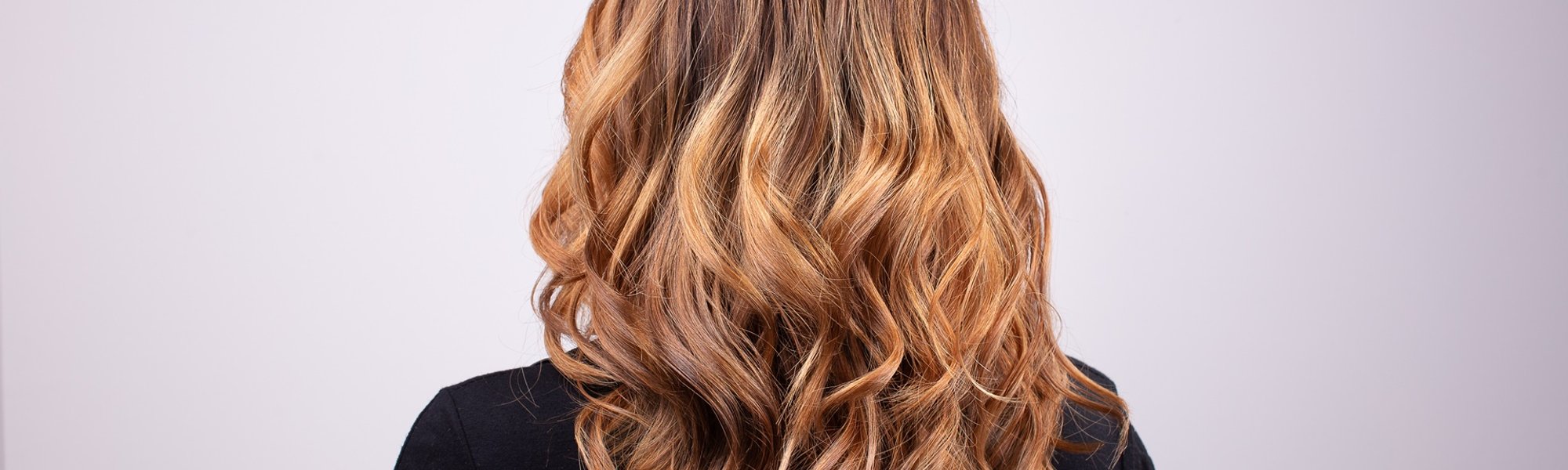 Loiro mel: entenda como chegar nesse tom e como cuidar do cabelo