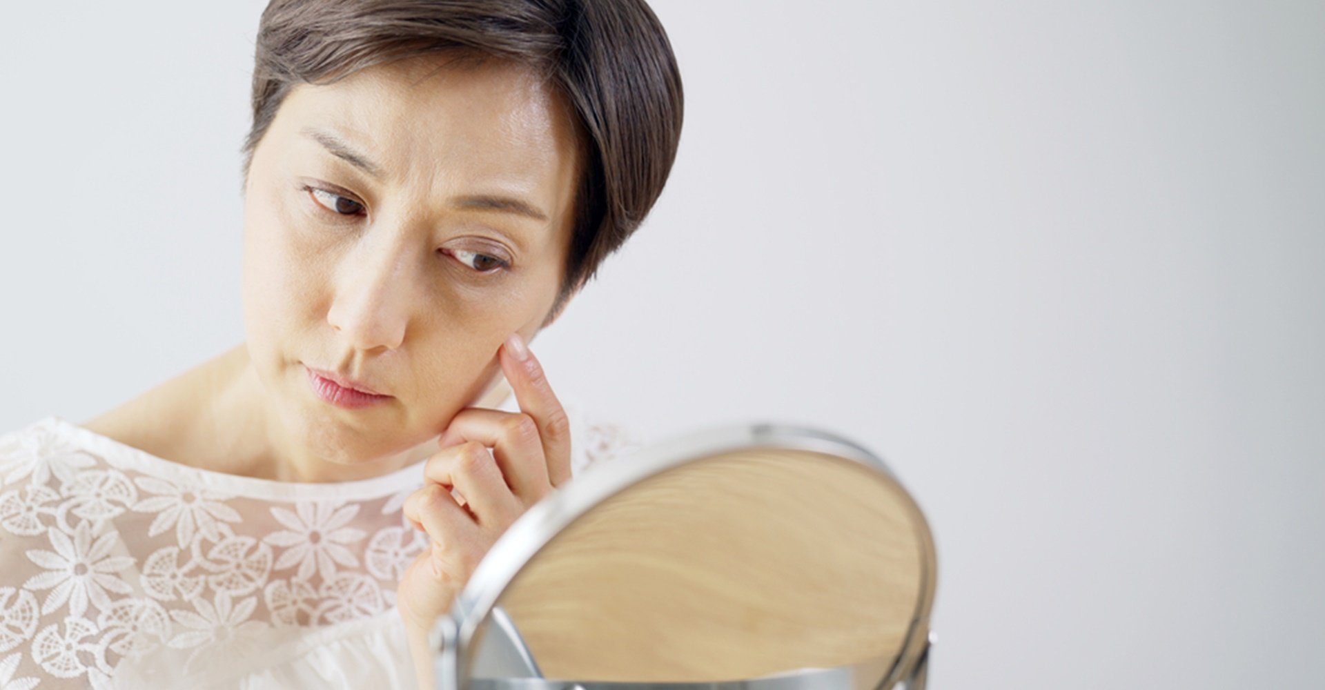 Entenda quais são as causas das manchas escuras na pele