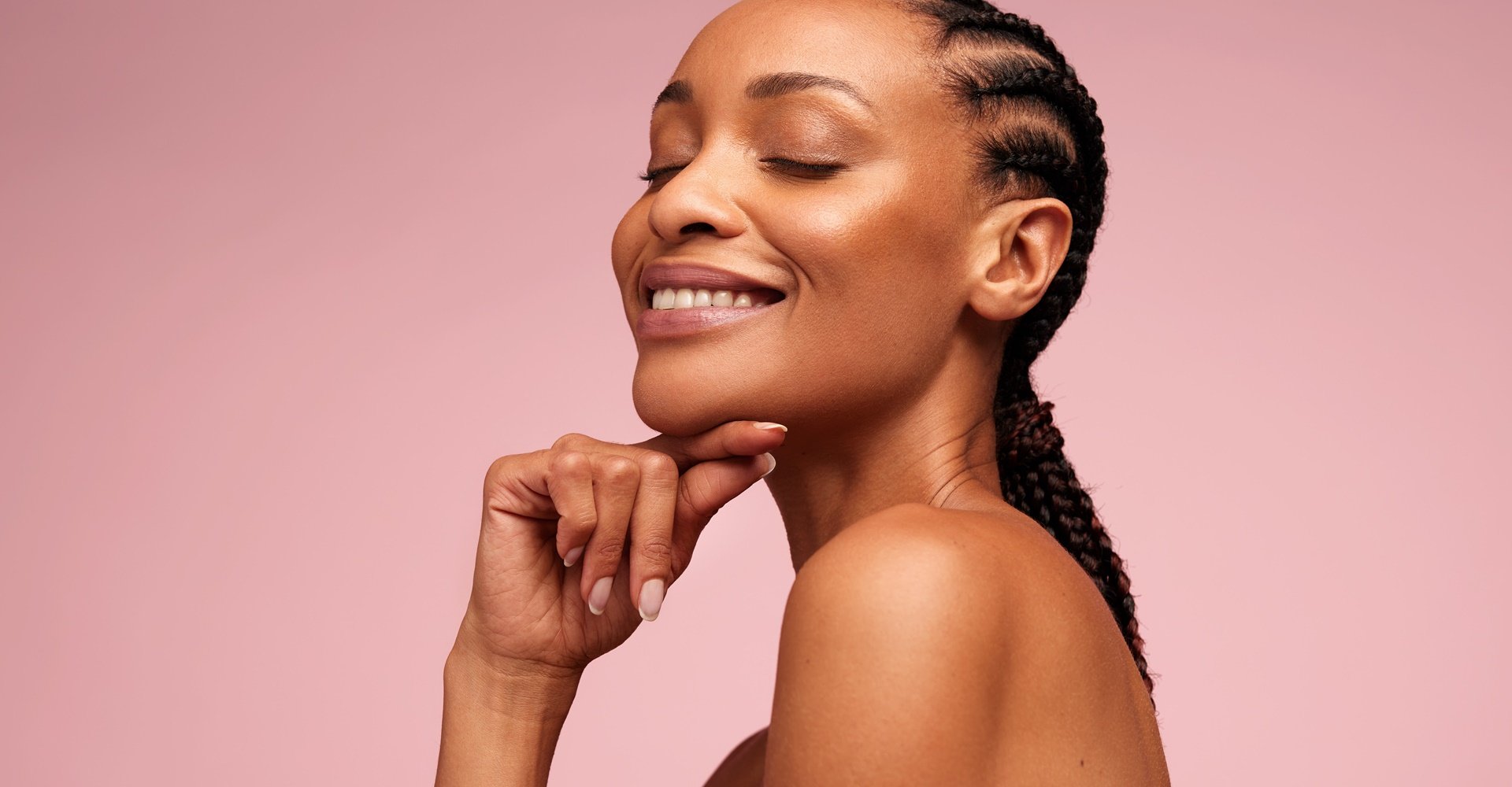 Rotina de skincare para pele com acne hormonal: dermatologista explica como fazer