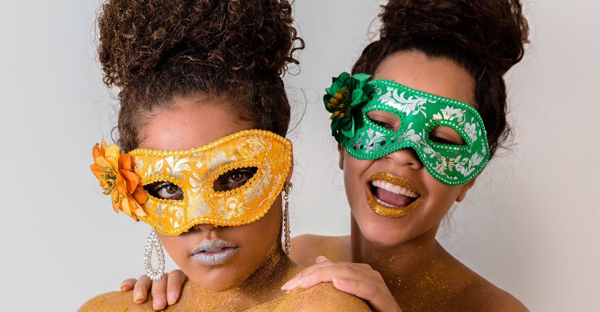 Glitter no cabelo, veja como aplicar para o carnaval