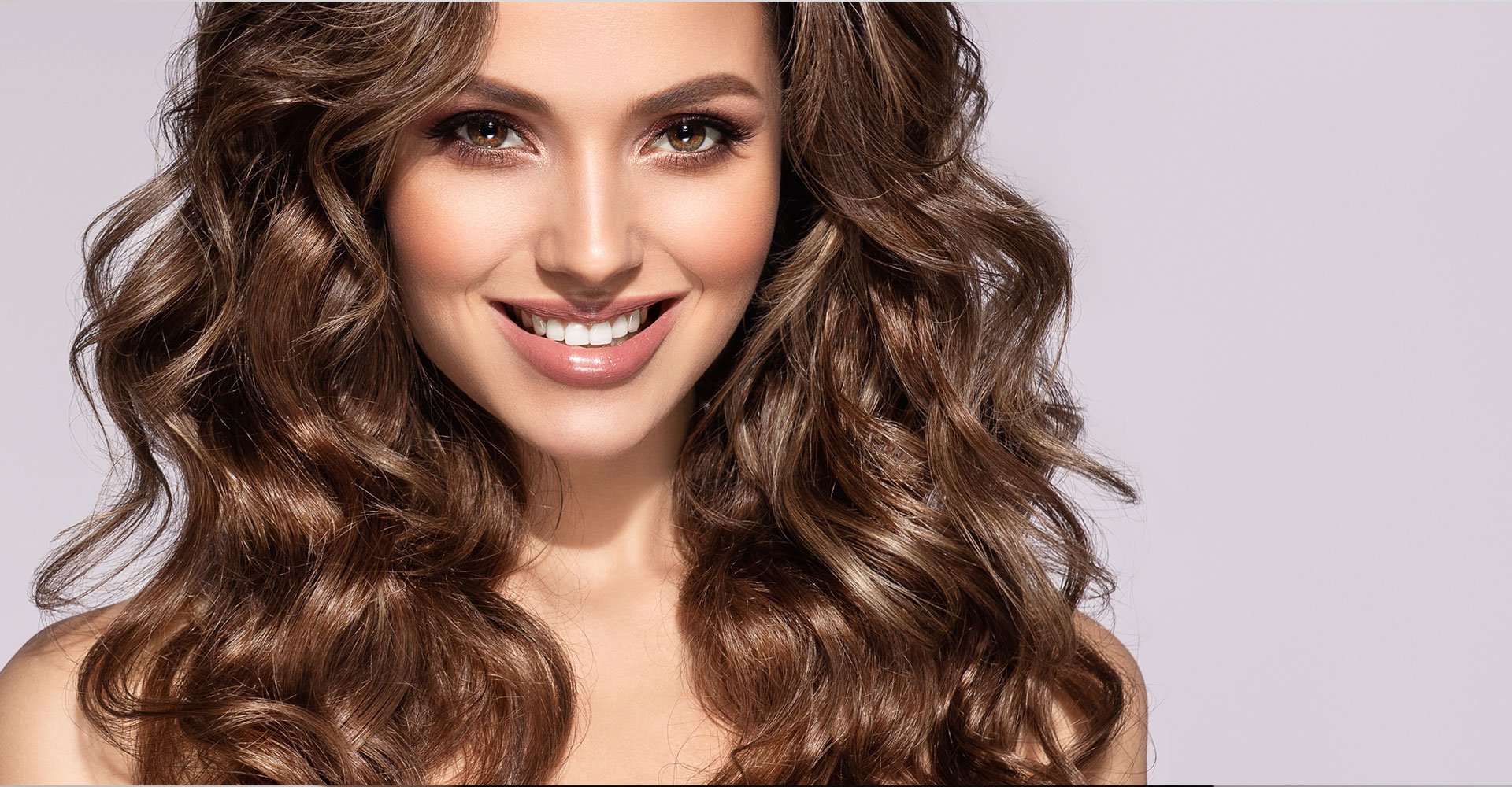 Cabelo loiro escuro: o que é e como chegar nessa tonalidade?