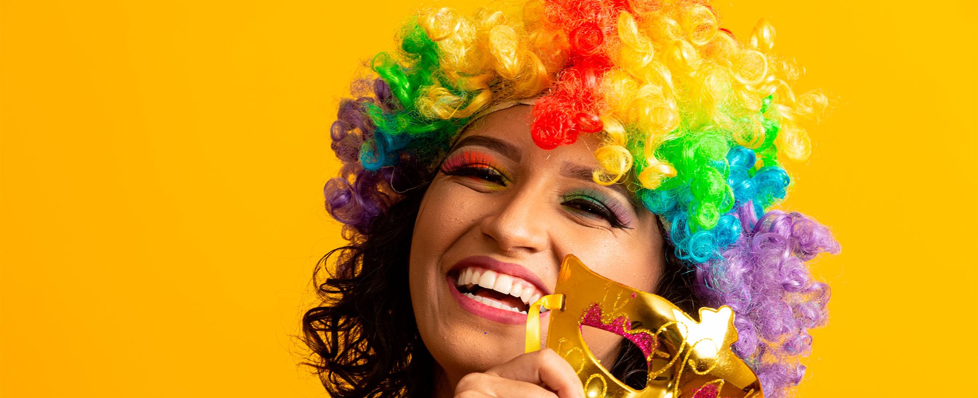 Cabelo colorido no carnaval de forma temporária? Saiba como pintar!