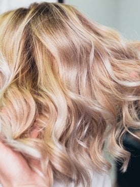 Como tirar o amarelado do cabelo? 6 dicas para loiras!