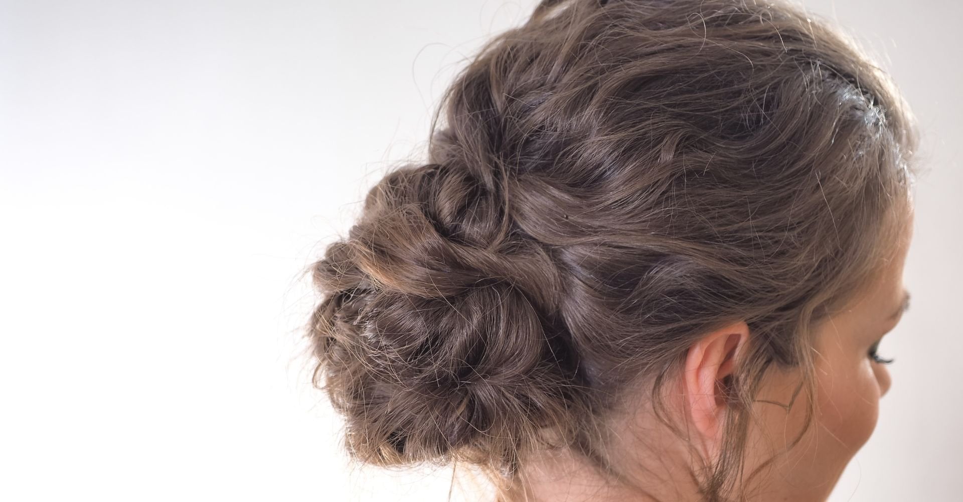 Camuflagem de cabelo branco: 6 penteados para esconder a raiz