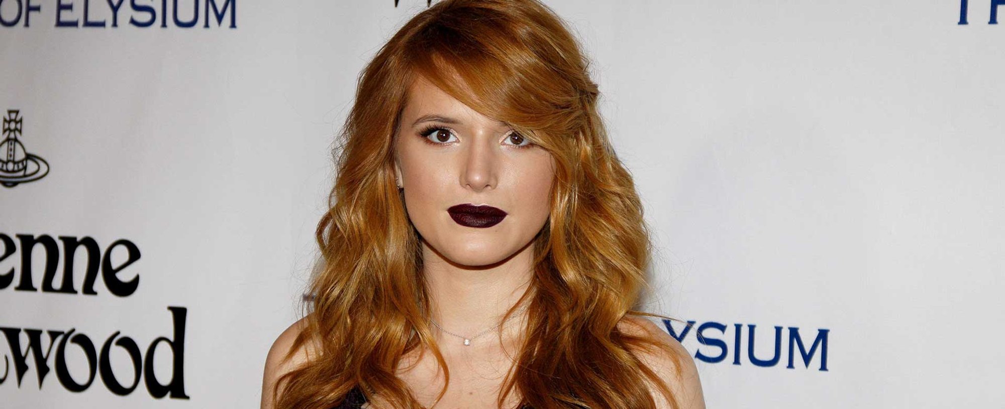 Atriz com cabelo ruivo em premiacao