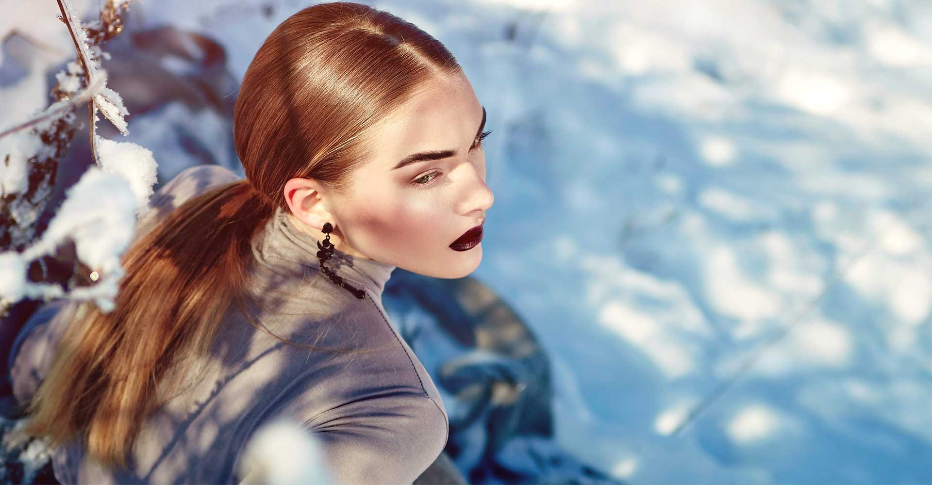 Modelo Com Cabelo Ruivo Com Rabo De Cavalo