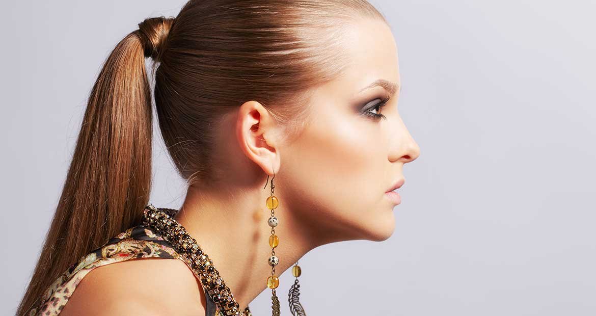 Modelo com rabo de cavalo