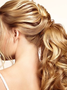 Modelo De Costas Com Cabelo Loiro Trancado