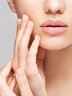 Imagem De Uma Mulher Com Labios Rosas