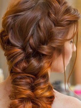 Modelo De Costas Com Cabelo Semi Trancado