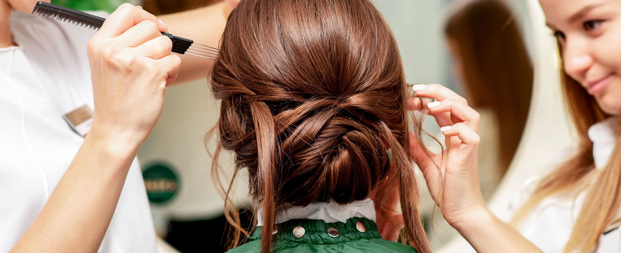Profissional Preparando Cabelo
