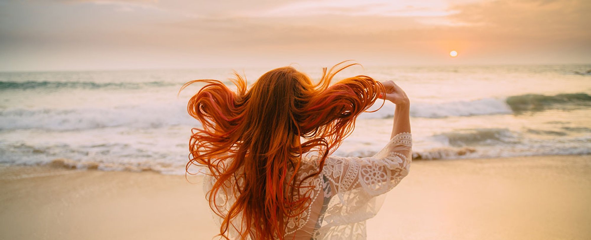 Modelo Ruiva Na Praia