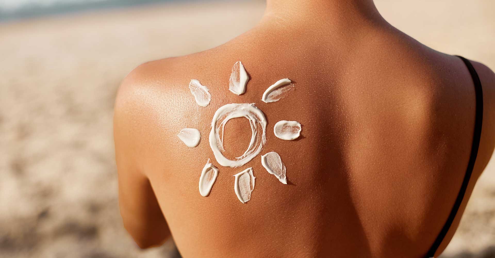 Modelo Com Um Sol Feito De Protetor Solar