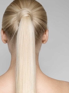 Modelo De Costas Com Cabelo Longo Loiro