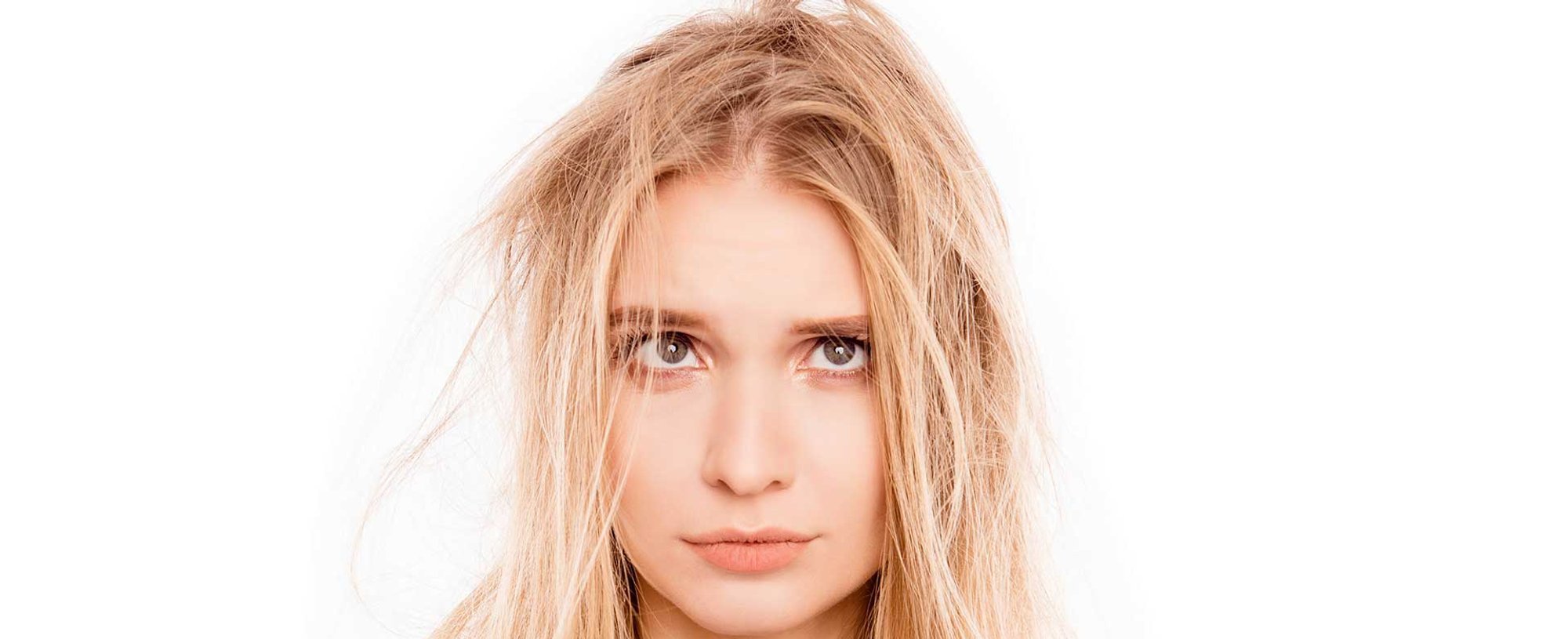 Modelo Com Cabelo Loiro Baguncado