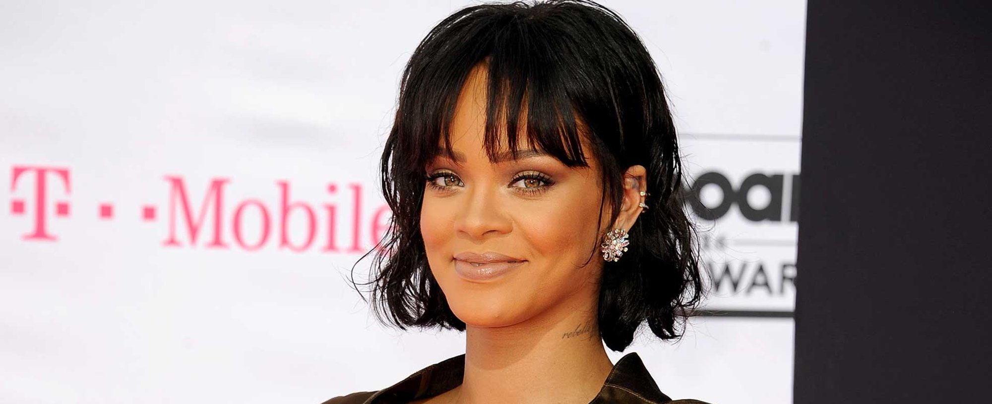 Rihanna Com Cabelo Curto E Preto