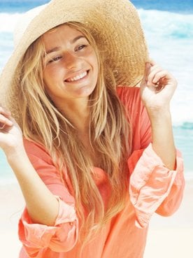 Cabelo loiro no verão: entenda como cuidar