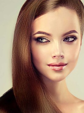 Modelo Com Cabelo Longo Castanho