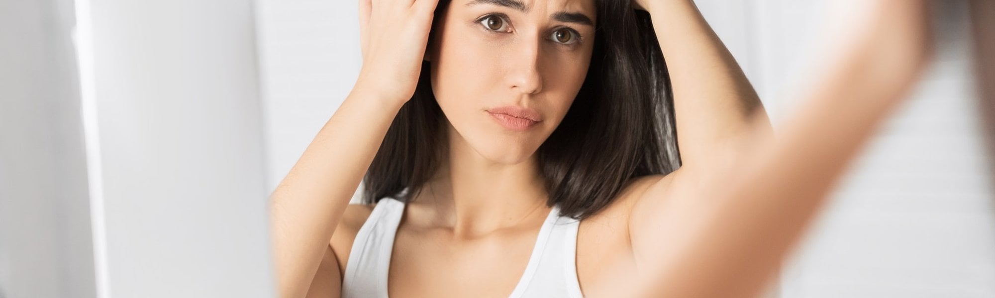 Caspa no cabelo: entenda o que é, o que causa e como tratar
