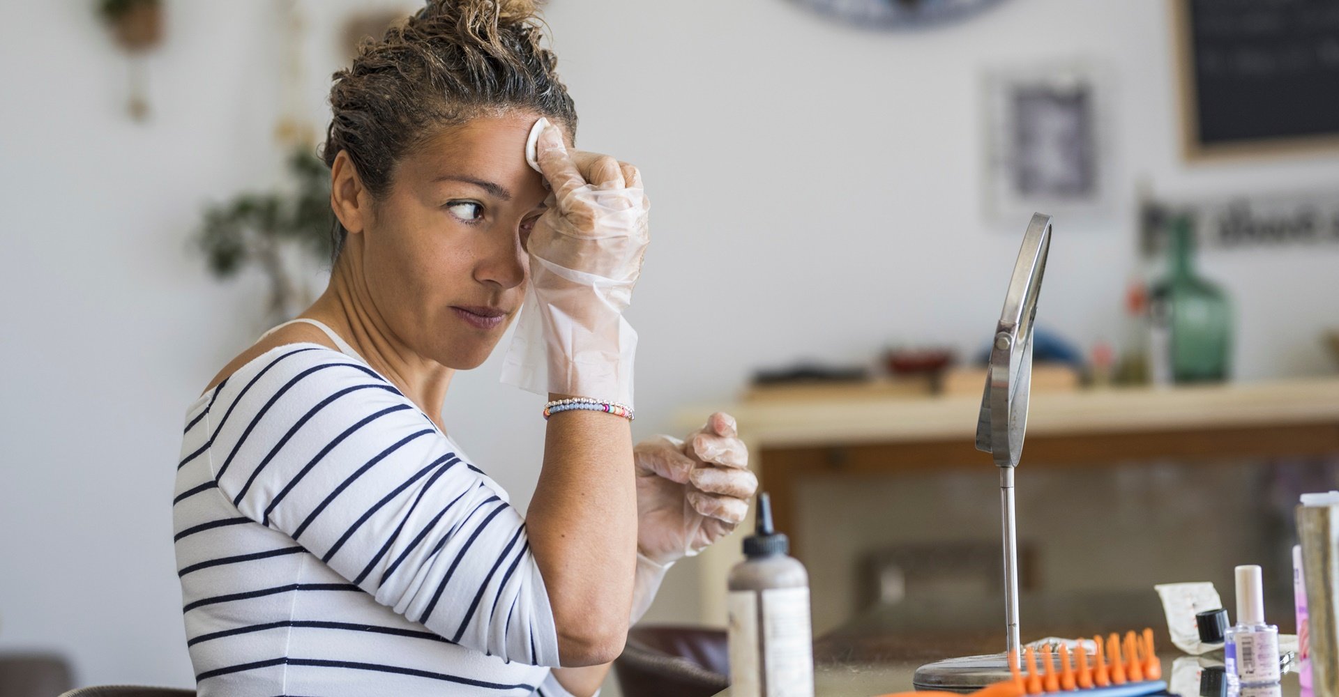 Descubra como pintar o cabelo sem o uso do pincel
