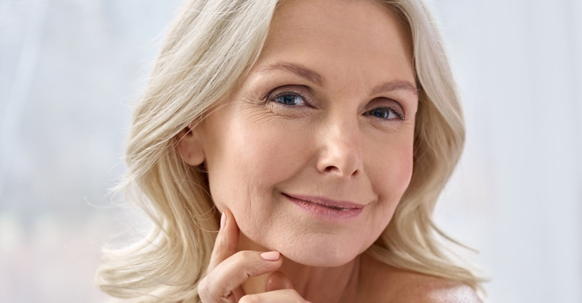 Descubra qual o melhor creme hidratante e preenchedor de olheiras e pés de galinha