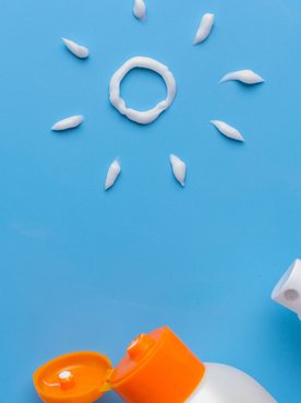 Imagem Com Diversos Produtos Para O Sol Com Um Sol Feito Com Creme