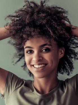 3771 Como Fazer Fitagem No Cabelo Crespo Aprenda A Deixar Os Cachos Mais Definidos