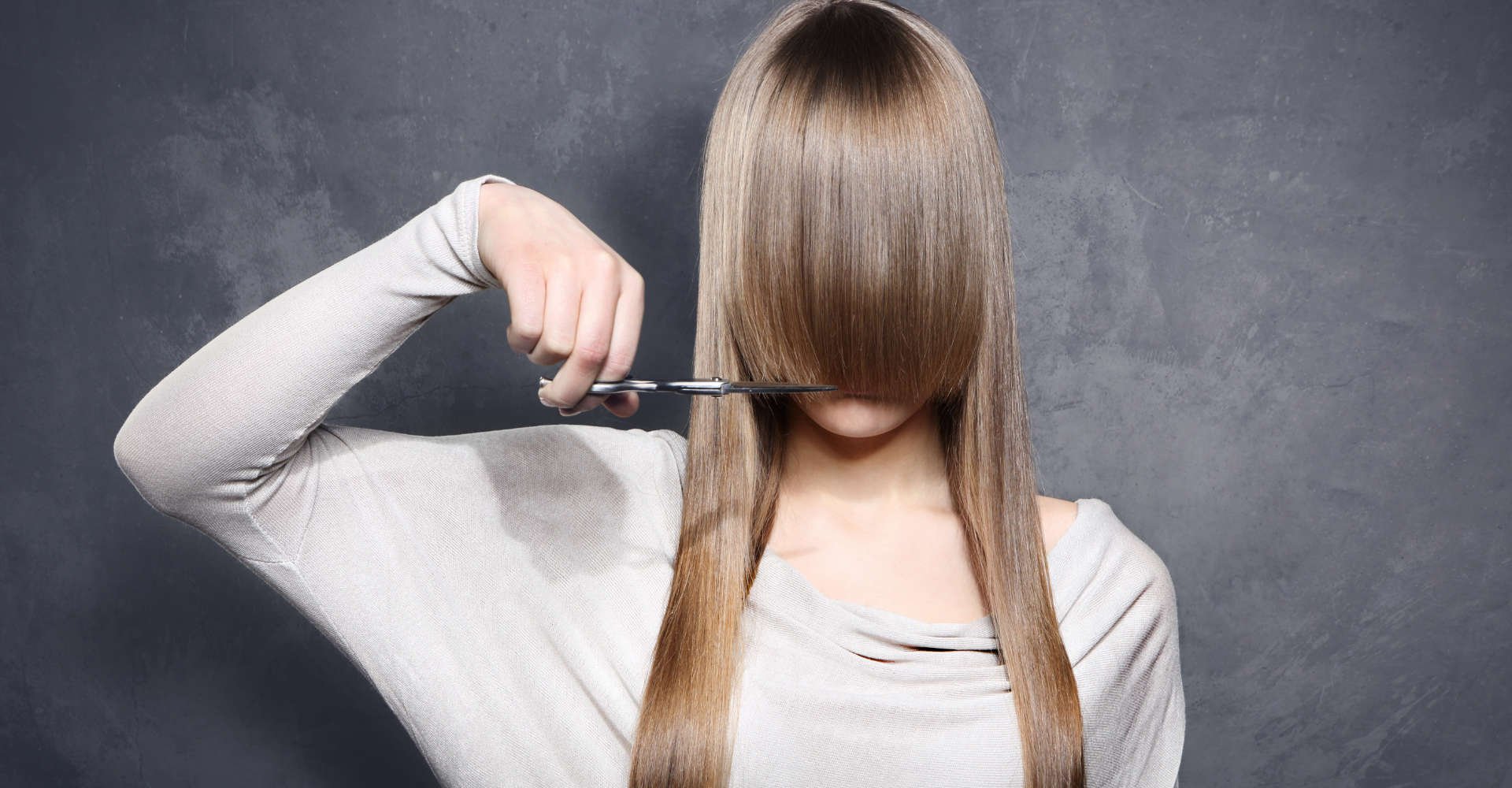 Cortar franja lateral sozinha: passo a passo fácil | L'Oréal Paris