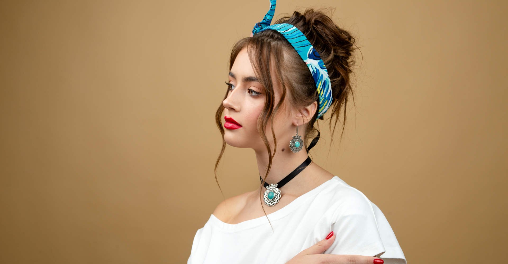 4215 Tendencia Verao 2020 Penteados Com Lenco Estao Com Tudo Saiba Como Usar O Acessorio