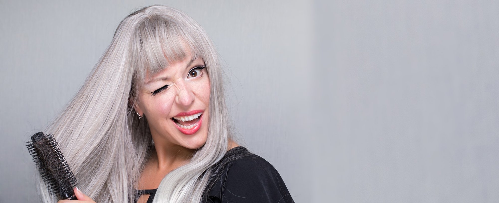 Modelo branca com cabelo loiro claro