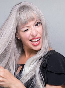Modelo branca com cabelo loiro claro