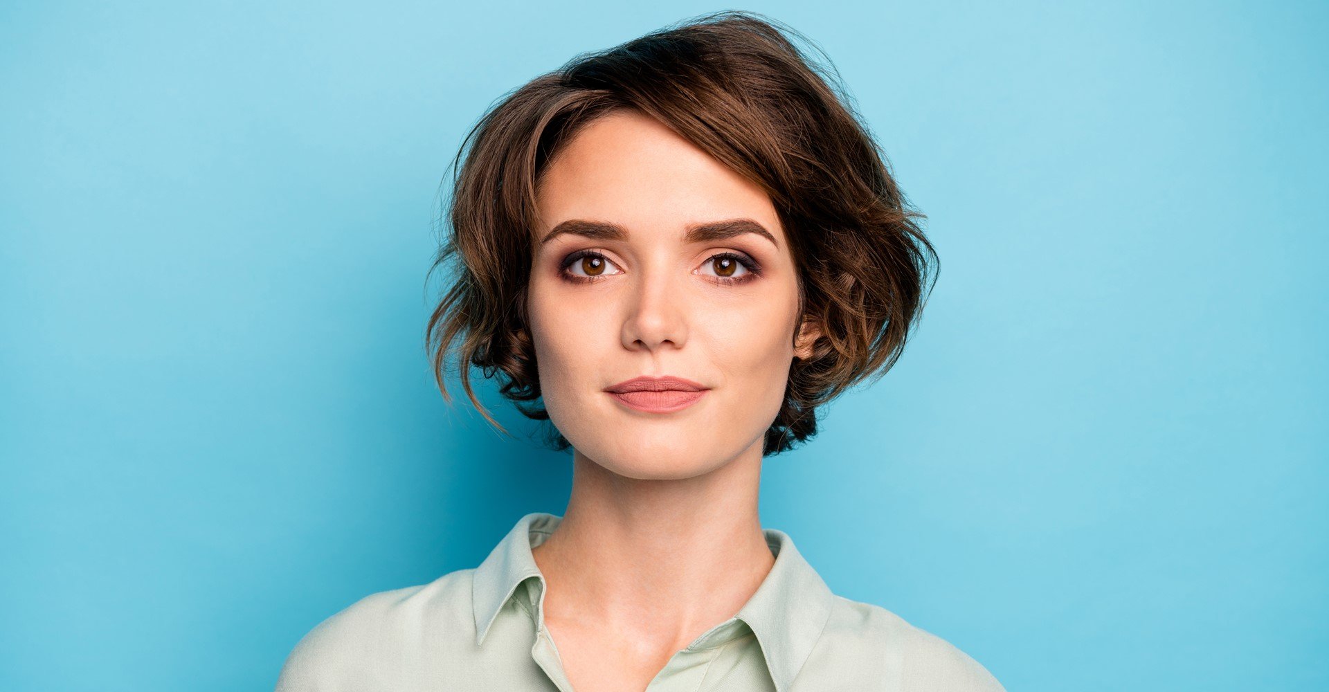 Modelo branca com cabelo curto