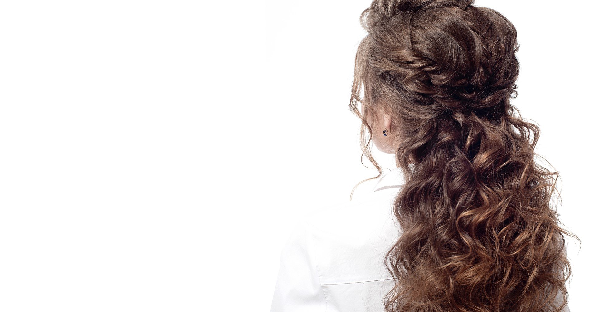 Passo a passo para cabelos cacheados: aprenda a fazer um penteado semi  preso lateral - L'Oréal Paris