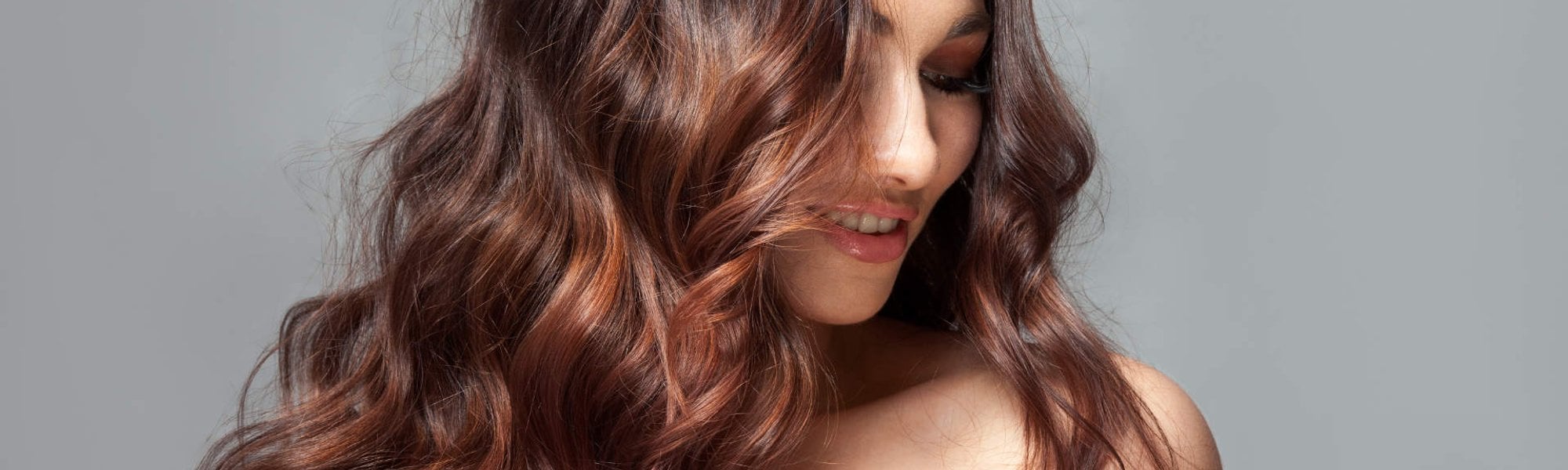 Modelo branca com cabelo ondulado