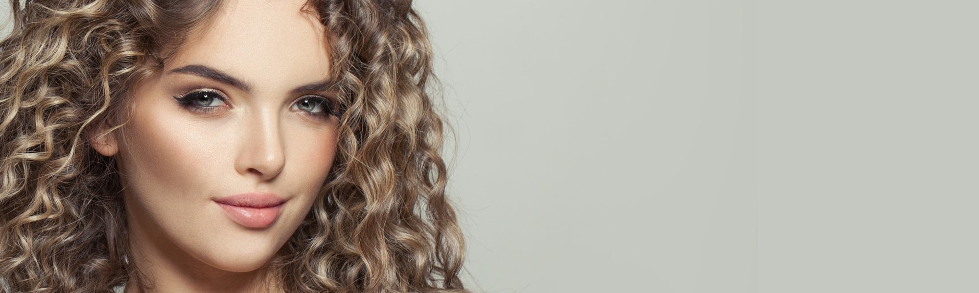 4927  Free Hands Conheca A Tecnica De Coloracao Que Cria Luzes A Mao Livre No Cabelo