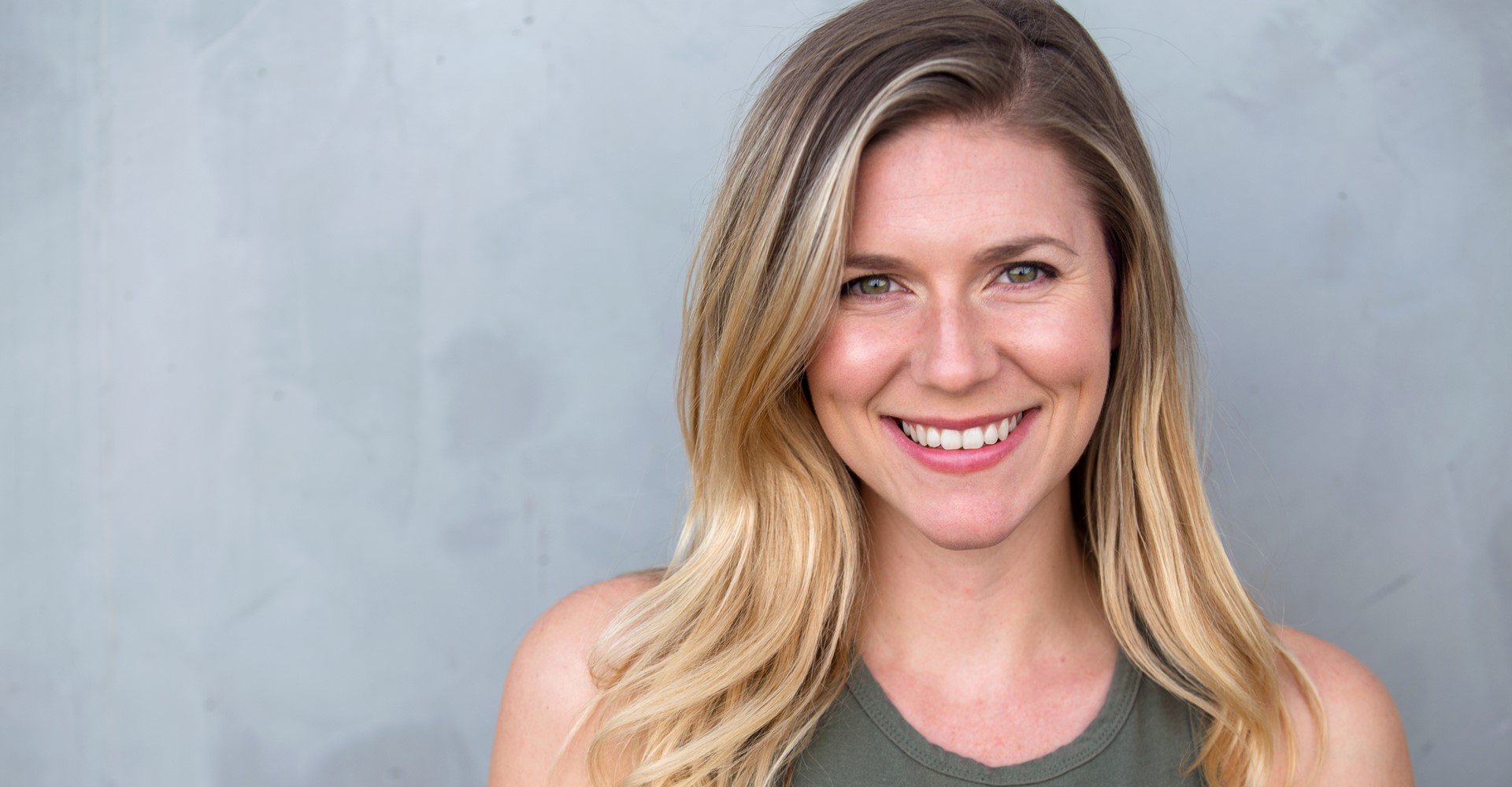 5024 Loira Com Sobrancelha Natural Ou Tingida