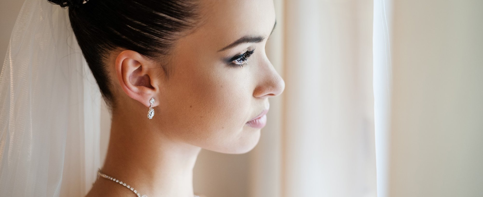 Noiva branca com penteado coque