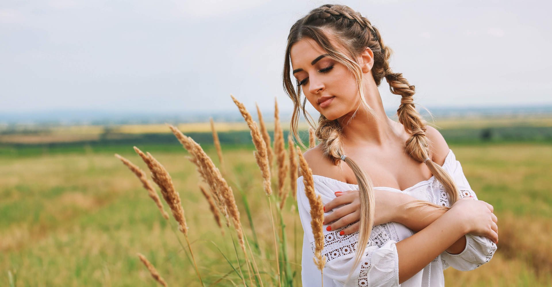 Modelo branca com trança