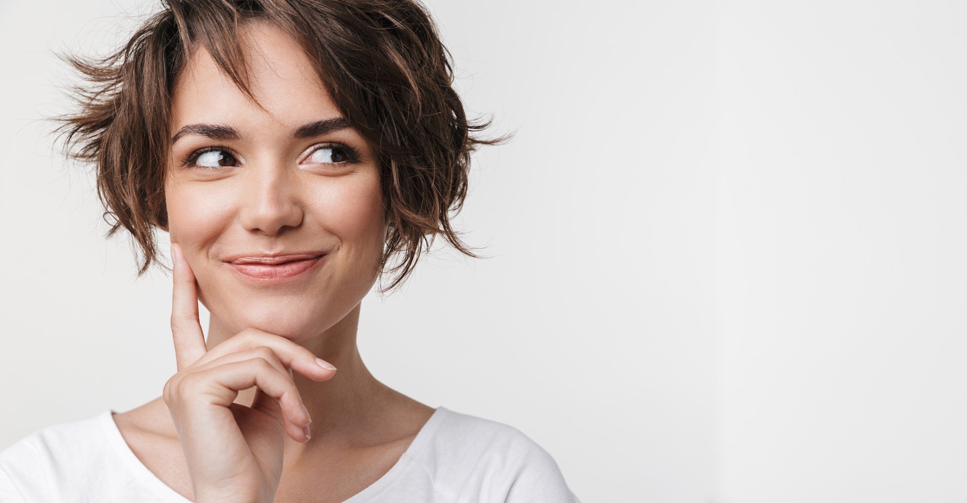 Modelo branca com cabelo curto