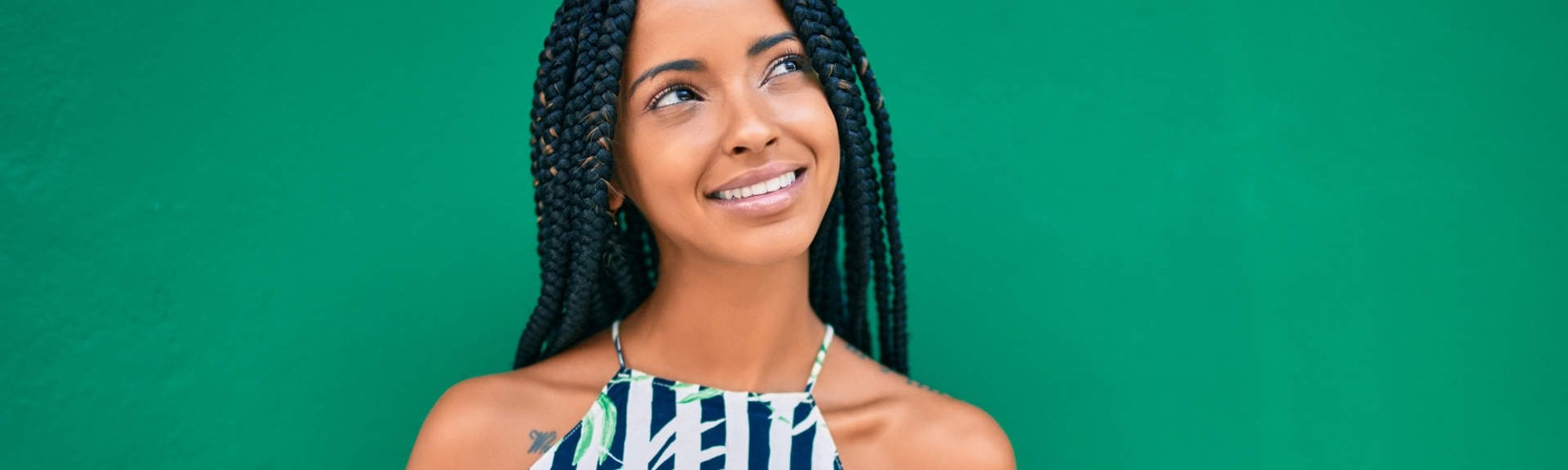 Modelo negra com tranças