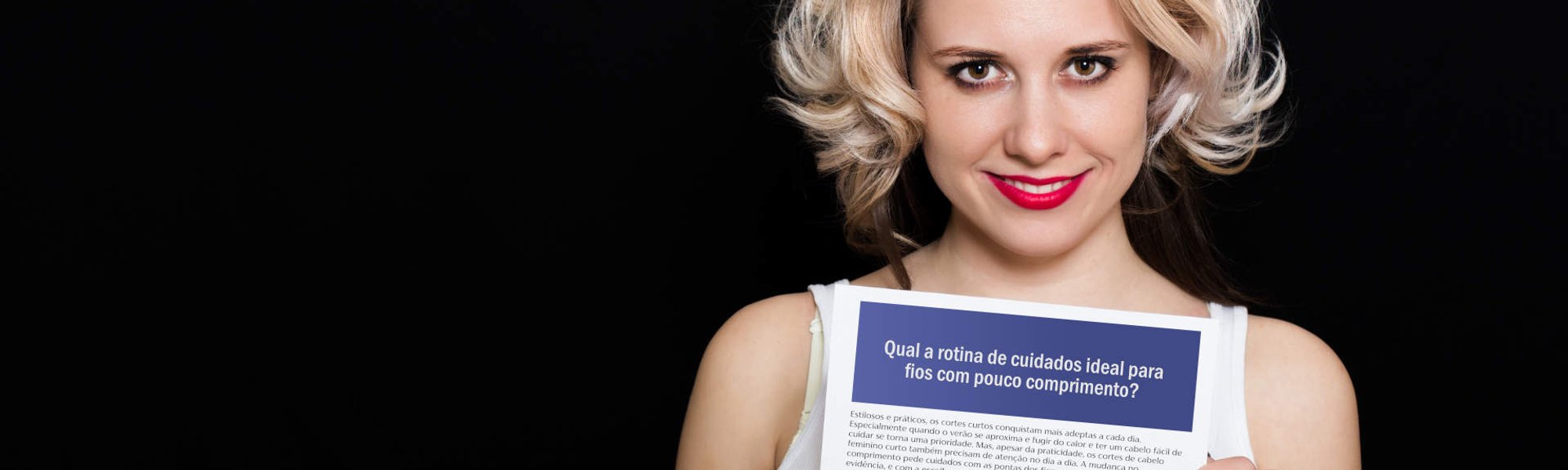 Modelo branca com cabelo curto e loiro